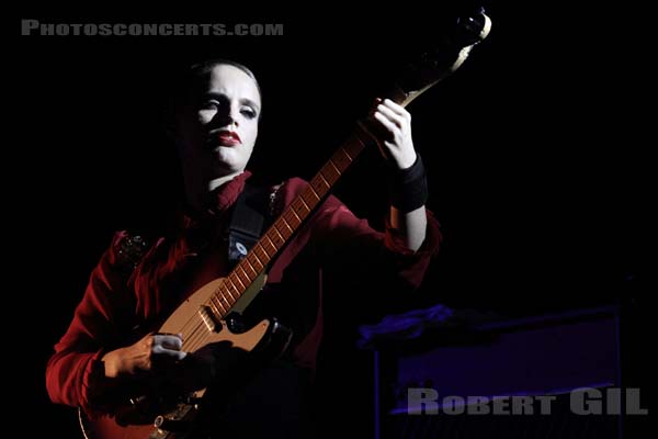 ANNA CALVI - 2011-11-07 - PARIS - Olympia - 